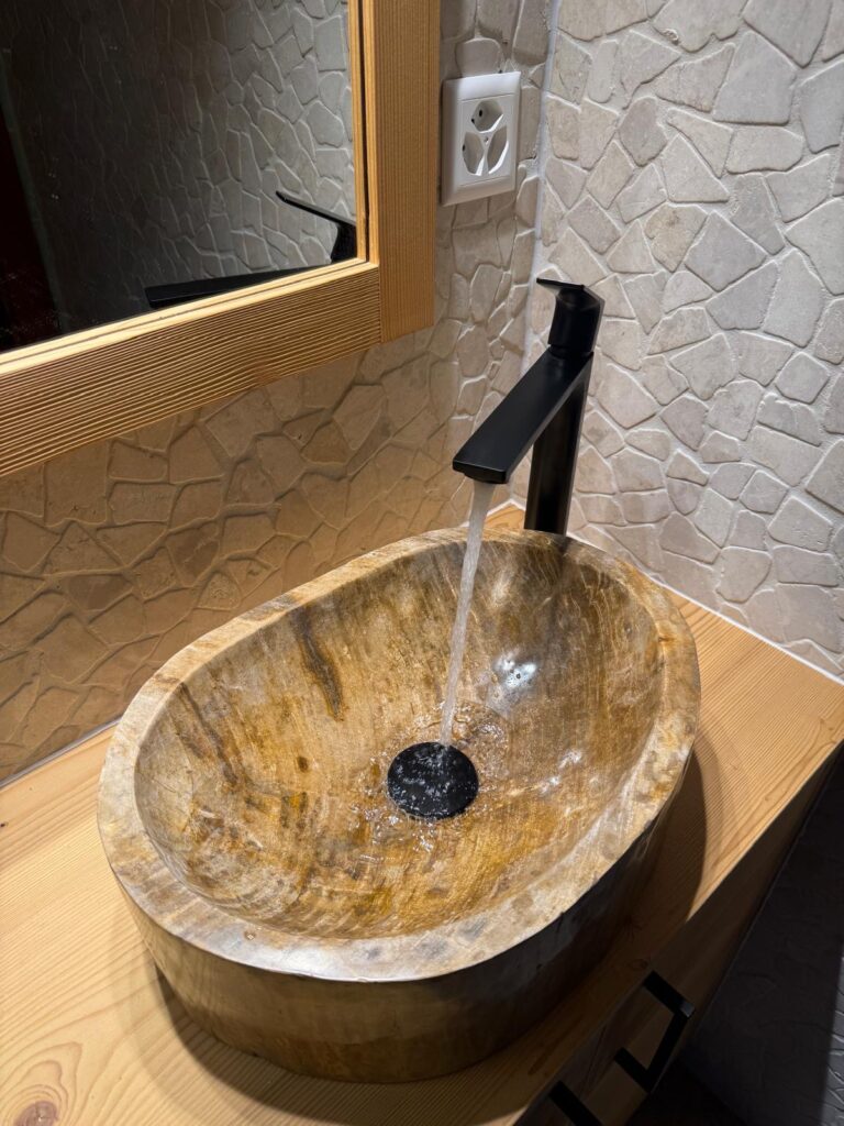 7bb94349-314a-4ea6-8cda-cf089aae502b